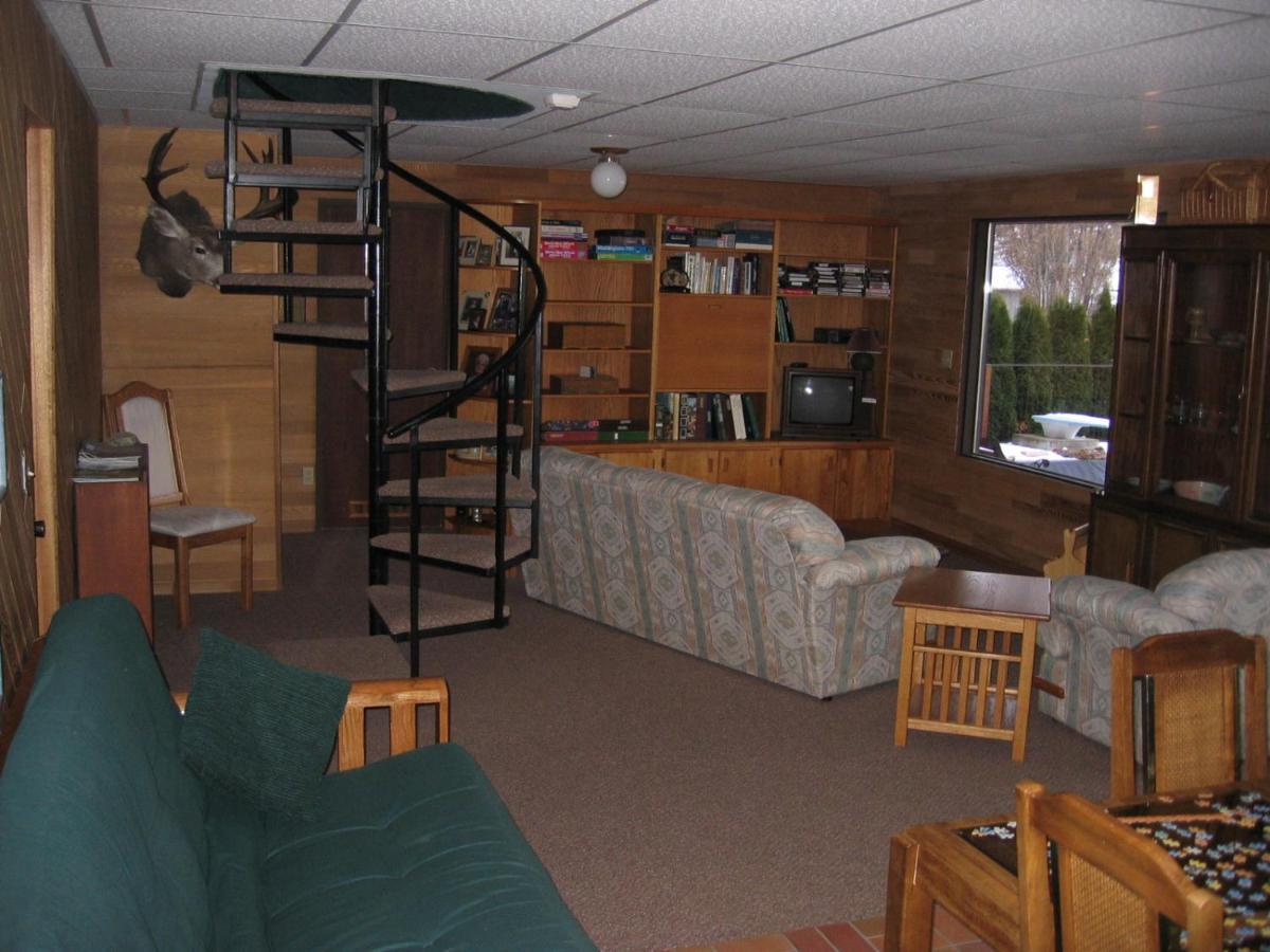 Kamloops Log Home Bed And Breakfast 외부 사진